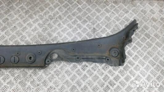 Накладка декоративная (жабо, дождевик) BMW 5 F10/F