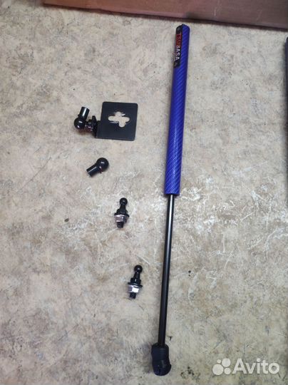 Упор капота