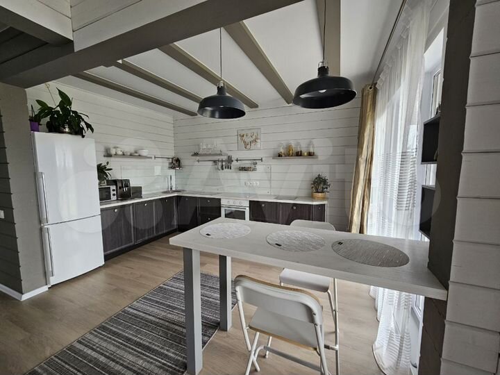 Коттедж 180 м² на участке 6 сот.