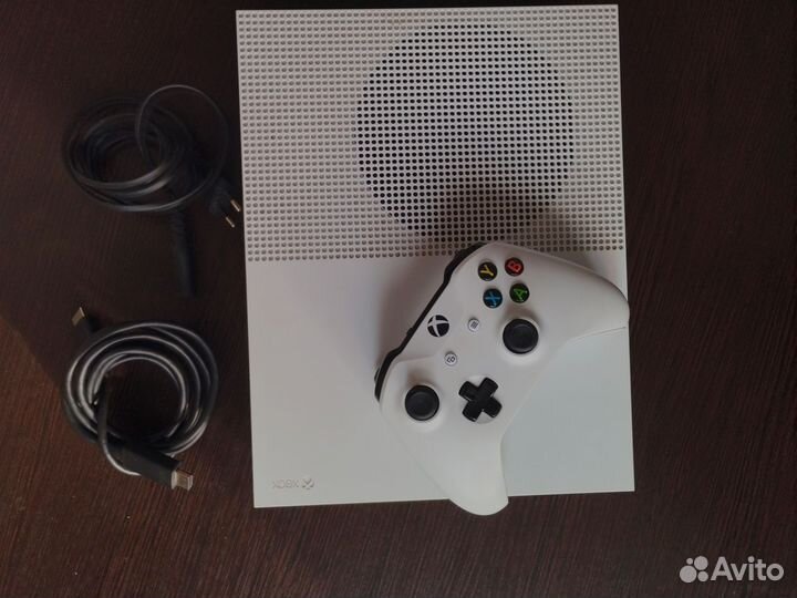 Xbox One S 1tb с играми