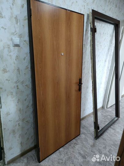 Дверь входная от застройщика