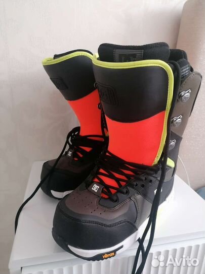 Сноубордические ботинки р. 41-42, новые