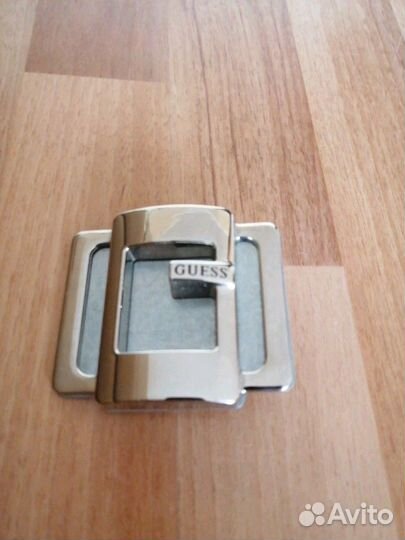 Пряжка Guess