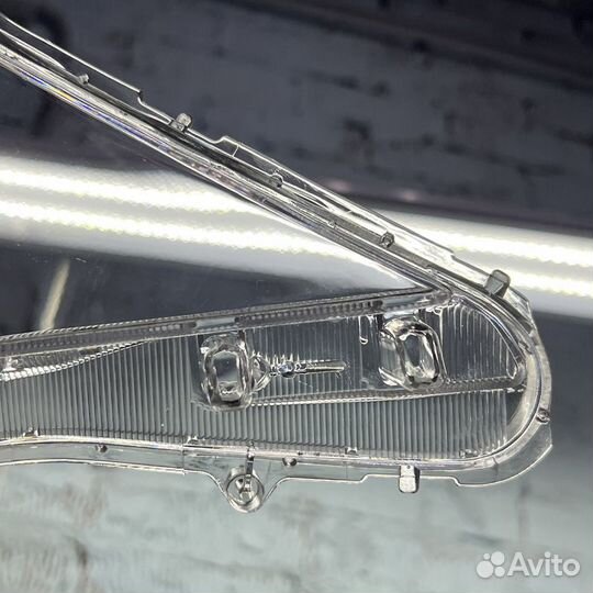 Уцененное стекло для фары Toyota RAV 4 IV (2012-20