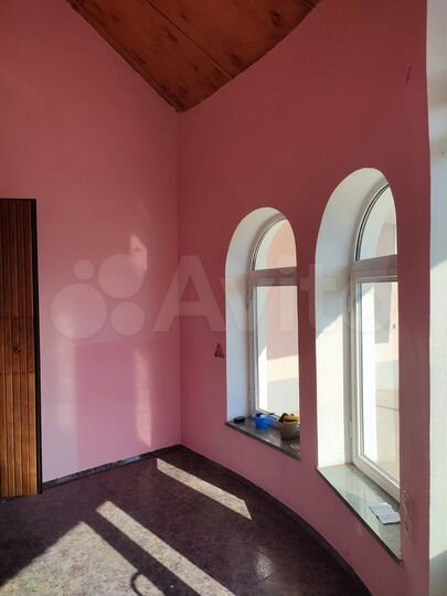 Дом 348 м² на участке 10 сот.