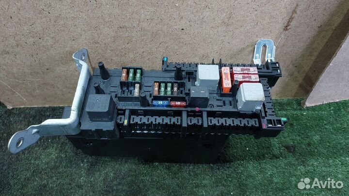 Блок предохранителей задний W212