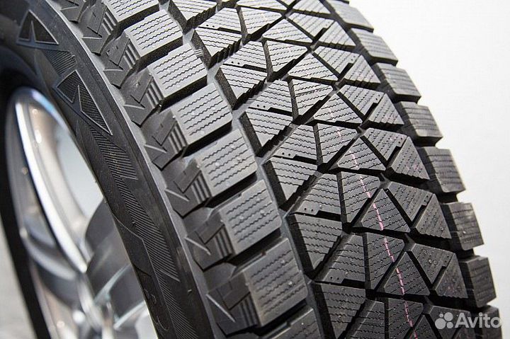 Bridgestone Blizzak DM-V2 285/50 R20 112T