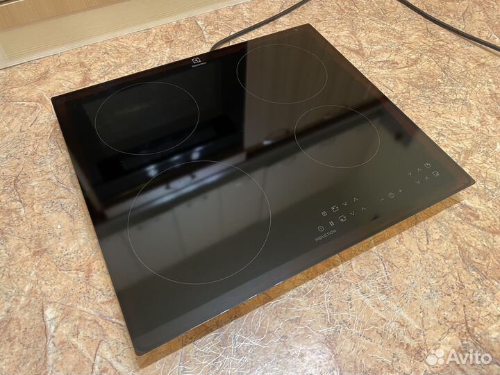 Индукционная варочная панель Electrolux