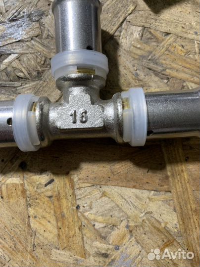 Valtec Тройник16,Соеден.пресс16x1/2,прес.угол26х26