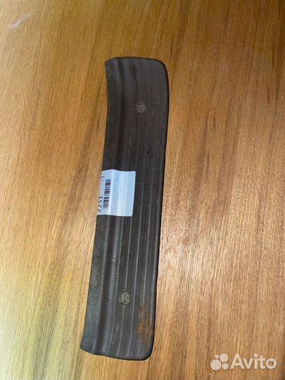 Накладка на порог салона задняя левая Toyota Land