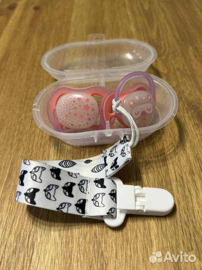 Соска пустышка avent 6-18 светящиеся