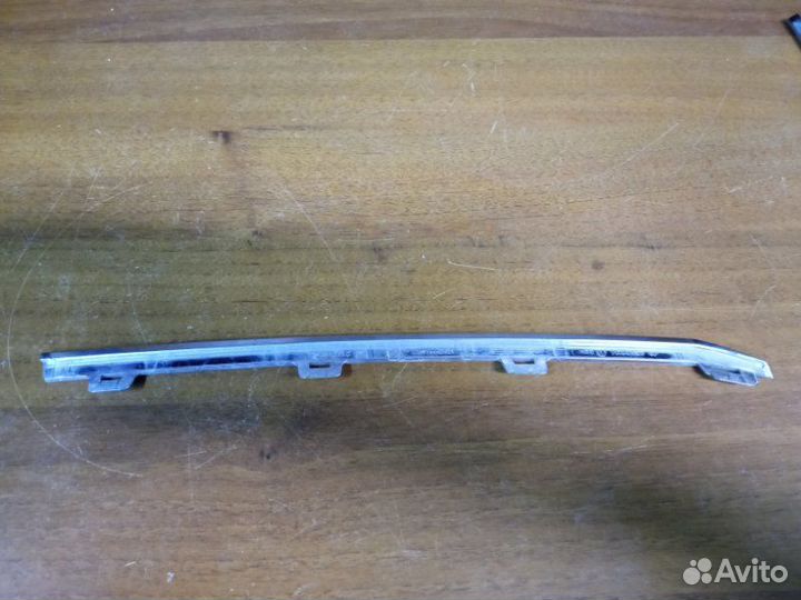 Молдинг решетки радиатора левый Volkswagen Polo