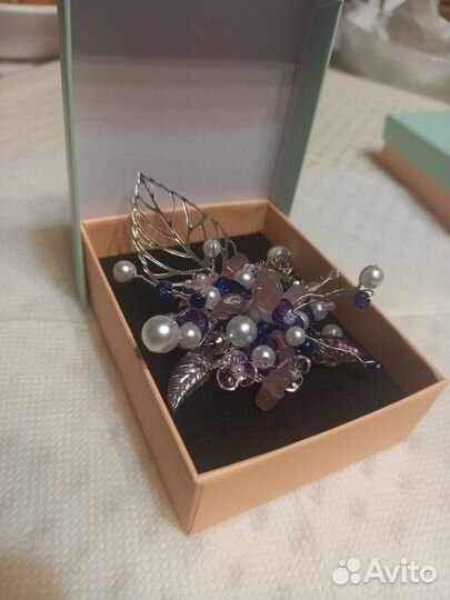 Брошка ручной работы с натуральными камнями