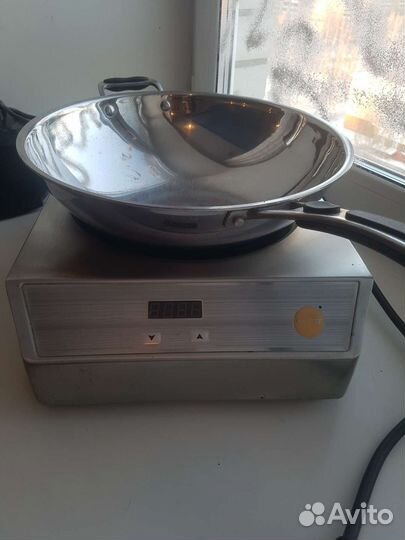 Индукционная плита Startood wok со сковородой