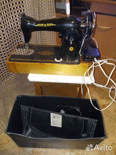 Швейная машина Подольск с электроприводом 2М-35