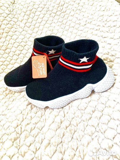 Кроссовки детские новые 33