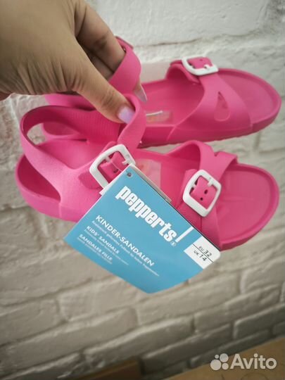 Сандалии для девочки новые