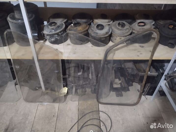 Заднее боковое стекло крыши на УАЗ