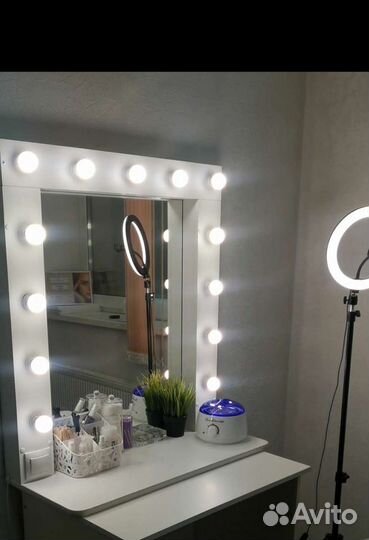 Гримерное зеркало с лампочками
