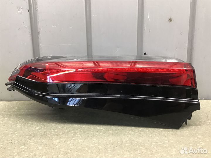 Фонарь задний внутренний левый Toyota RAV 4 2018