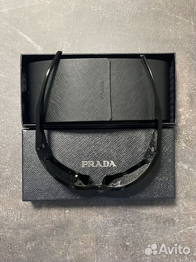 Солнцезащитные очки prada