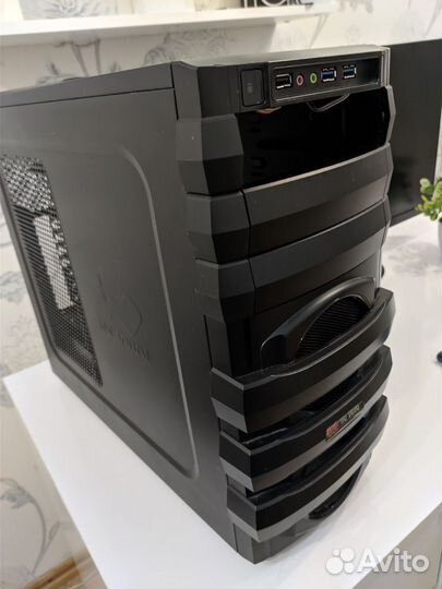 Корпус+ блок питания 8pin Gpu и 2хHDD