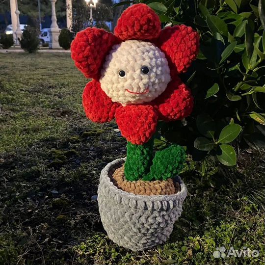 Цветочек в горшке