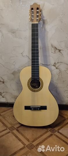 Классическая гитара шестиструнная