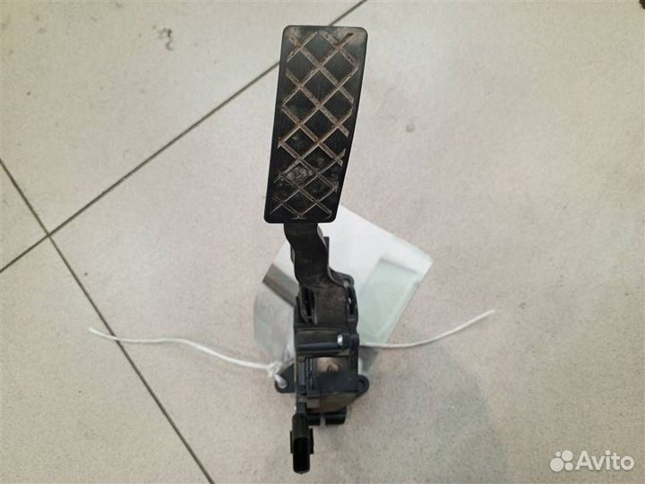 Педаль газа Skoda Rapid 2012