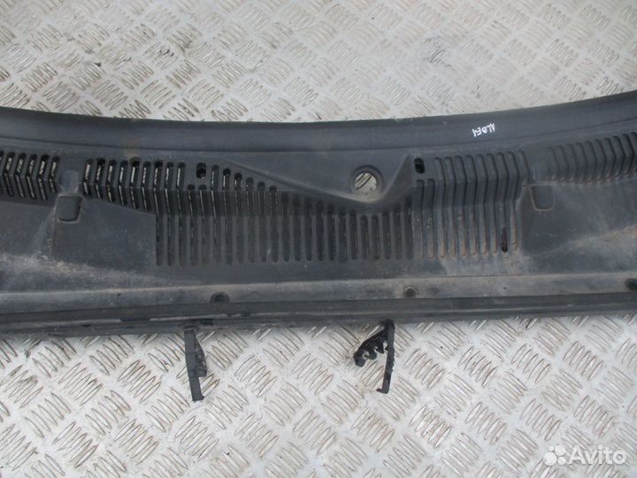 Решетка стеклоочистителя Fiat Albea 2007 год