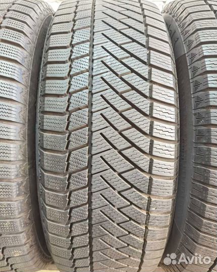 Continental ContiVikingContact 6 235/60 R17 97V