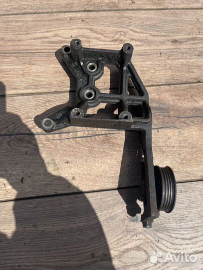 Кронштейн генератора Kia Sportage 1 2.0 2002