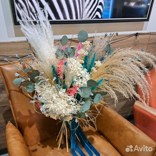 Букет из сухоцветов и стабилизированных цветов