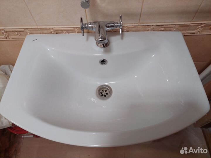 Тумба доя ванной с раковиной и смесителем