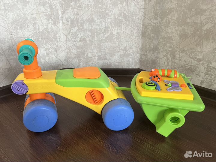 Каталка-самокат Tomy 2в1