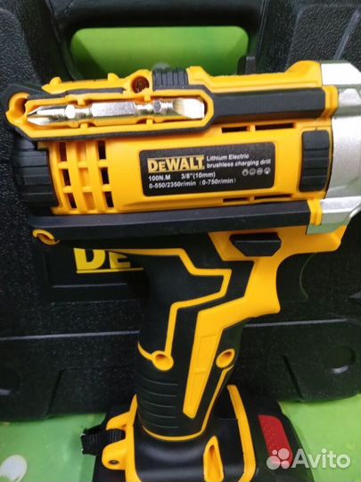 Шуруповерт DeWalt