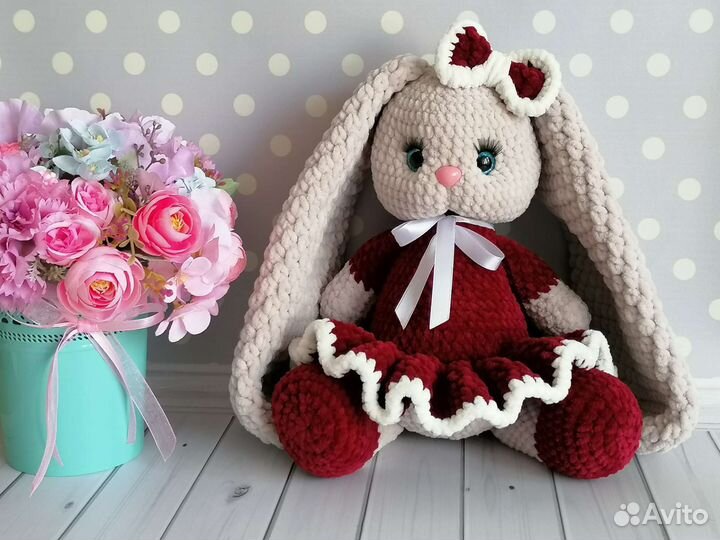 Плюшевая зайка вязаная