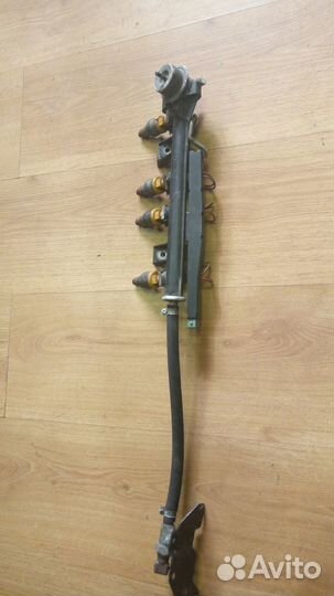 Топливная рампа с форсунками Пассат В3. 1.8 инжек