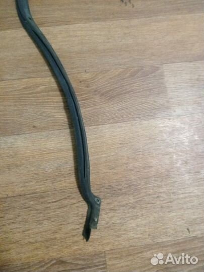 Уплотнитель стекла двери задний правый Volkswagen