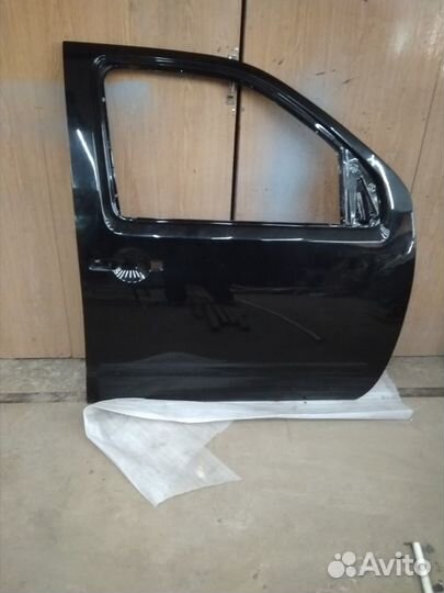 Передняя правая дверь Ниссан Патфайндер