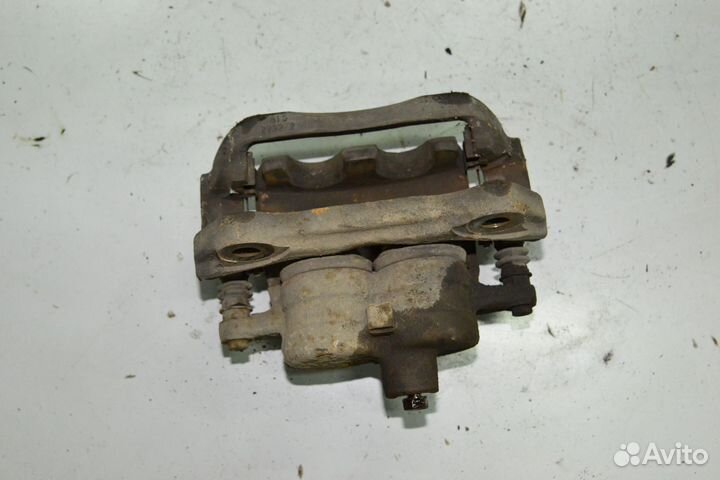 Суппорт передний левый Land Rover Discovery 3 4