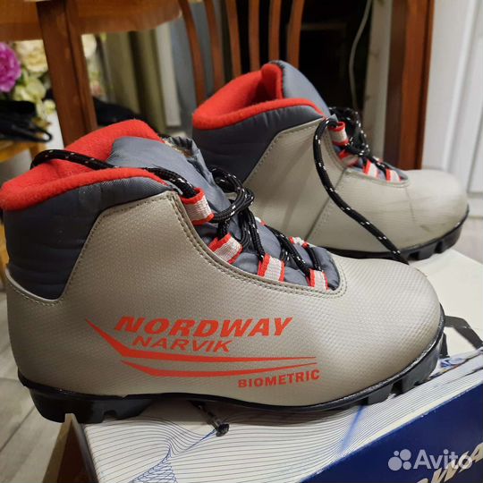 Лыжные ботинки