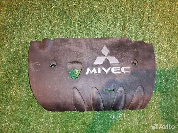 Декоративная крышка двс 1003A058 Mitsubishi Outlan