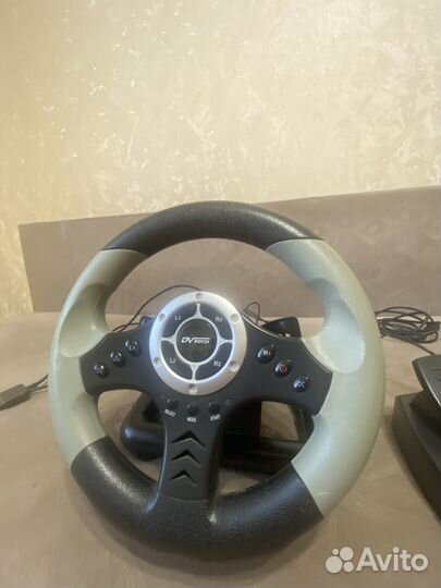 Игровой руль с педалями