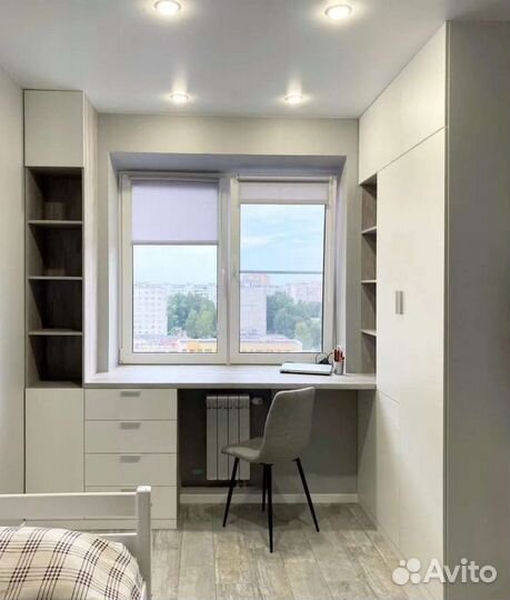 Рабочее место для школьника у окна со шкафами Т618