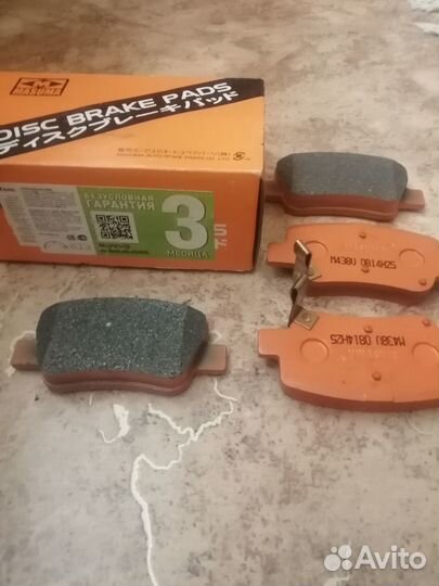Продам задние тормозные колодки на Toyota Avensis