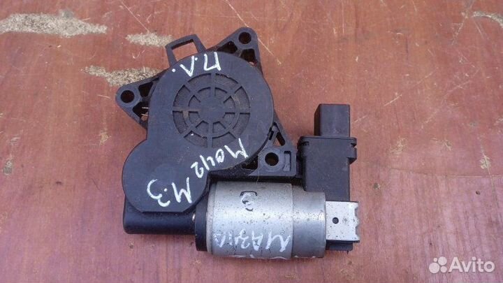 Моторчик стеклоподъемника передний левый Mazda 3