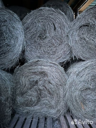 Сено в рулонах