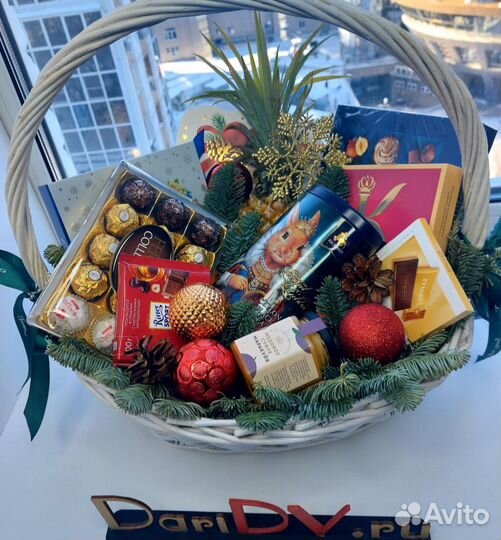 Корзина подарочная 