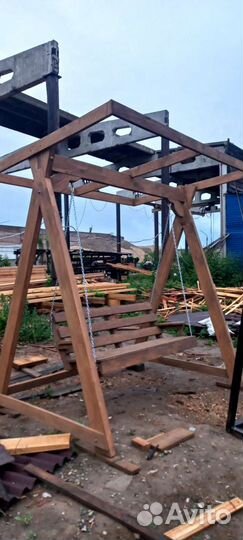 Садовые качели из дерева в наличии